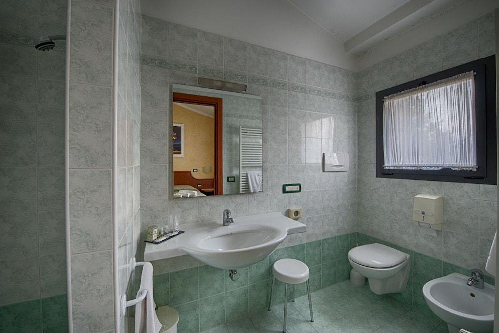 Hotel Guerro Castelvetro di Modena Exteriör bild